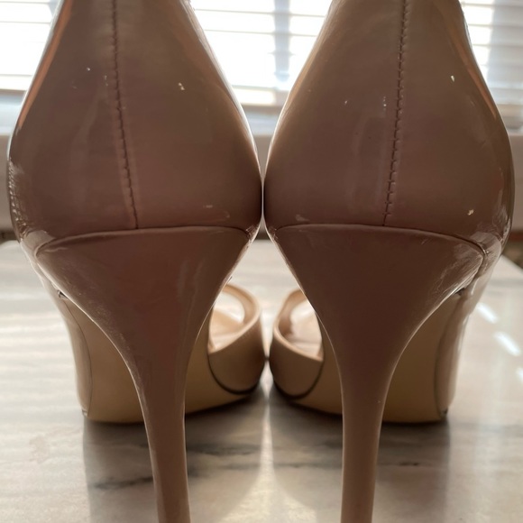 Elle Open Toe Patent Shining Pumps. - Picture 4 of 9